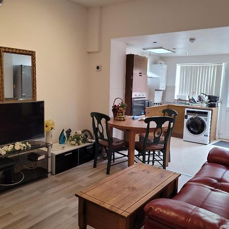 Nice Single Bedroom Near Qmc ノッティンガム エクステリア 写真