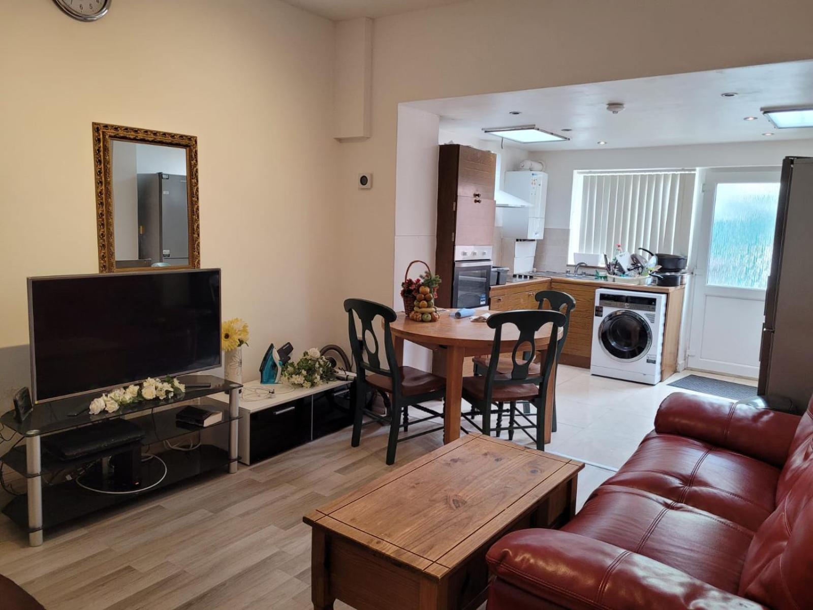 Nice Single Bedroom Near Qmc ノッティンガム エクステリア 写真